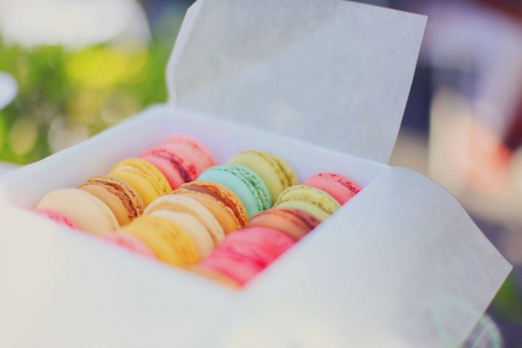 macarons, colorful, desserts-2179198.jpg